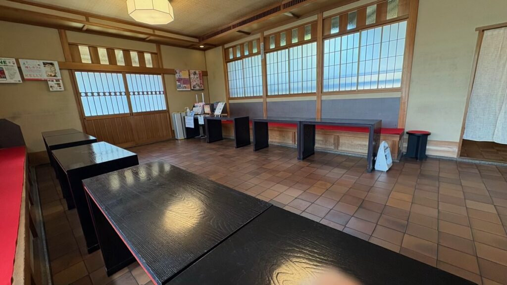 四日市 泗翠庵 立礼席の室内
